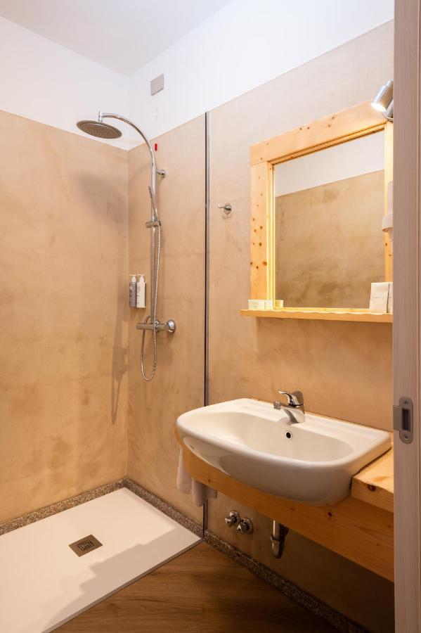 Hotel Vezza Alpine Lodge & Spa Vezza dʼOglio Екстериор снимка