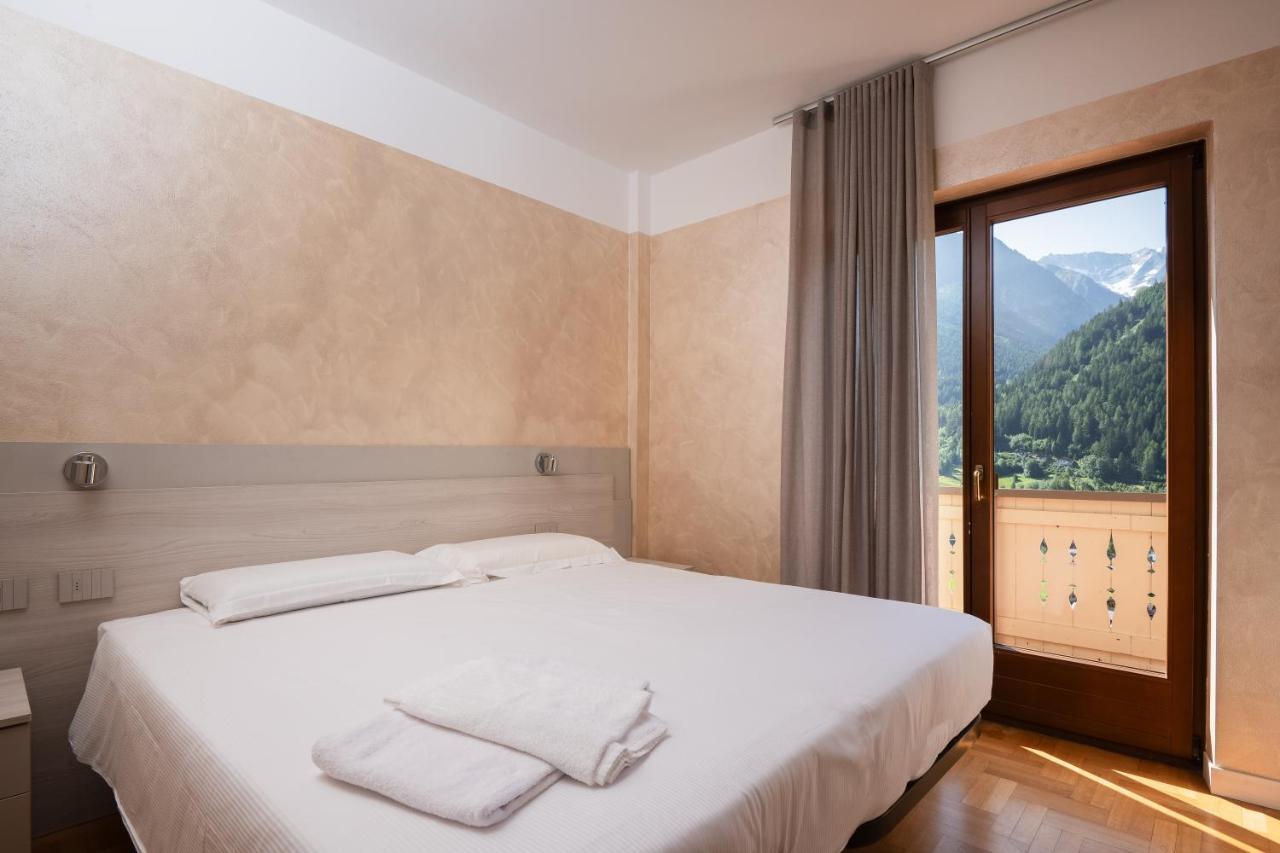 Hotel Vezza Alpine Lodge & Spa Vezza dʼOglio Екстериор снимка