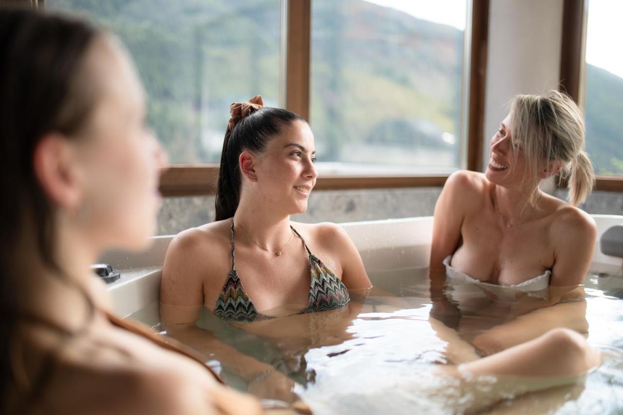 Hotel Vezza Alpine Lodge & Spa Vezza dʼOglio Екстериор снимка
